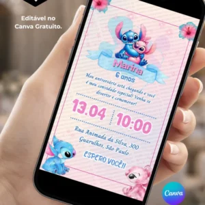 Convite Angel e Stitch editável no Canva com fundo branco e detalhes em rosa e azul, flores tropicais, personagens Angel e Stitch na parte superior e outros elementos decorativos.