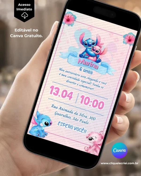 Convite Angel e Stitch editável no Canva com fundo branco e detalhes em rosa e azul, flores tropicais, personagens Angel e Stitch na parte superior e outros elementos decorativos.