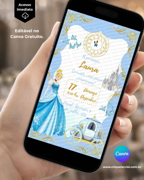 Convite Cinderela editável no Canva gratuito com fundo azul-claro e branco, moldura dourada, Cinderela em vestido azul, carruagem, castelo, relógio e pássaros.