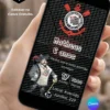 Convite Corinthians para editar no Canva com fundo preto, detalhes em vermelho e branco, escudo do Corinthians na parte superior e ilustração de um personagem com uniforme do time na parte inferior.